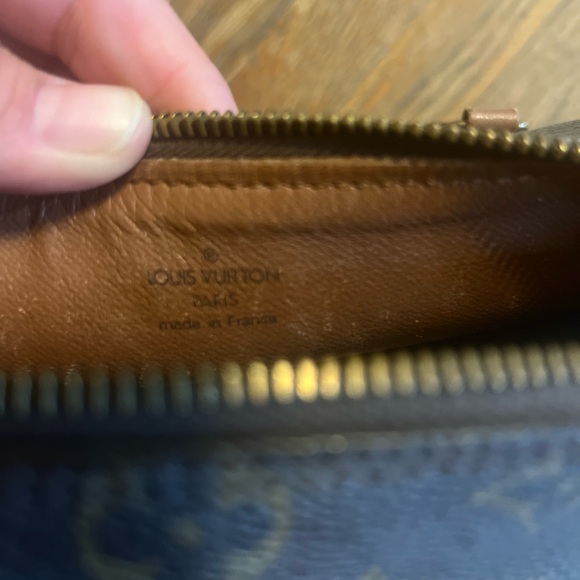 Small Louis Vuitton Bag - Picture 5 of 6